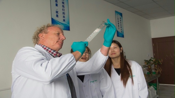 英吉切削液實(shí)驗(yàn)現(xiàn)場(chǎng)