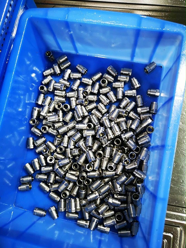 英吉潤滑科技16年工業(yè)潤滑油源頭廠家